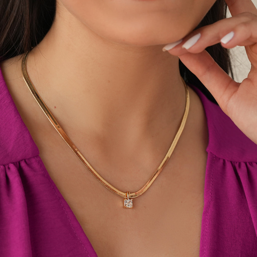 Collier Chaîne Serpent avec Pendentif Zircon Carré